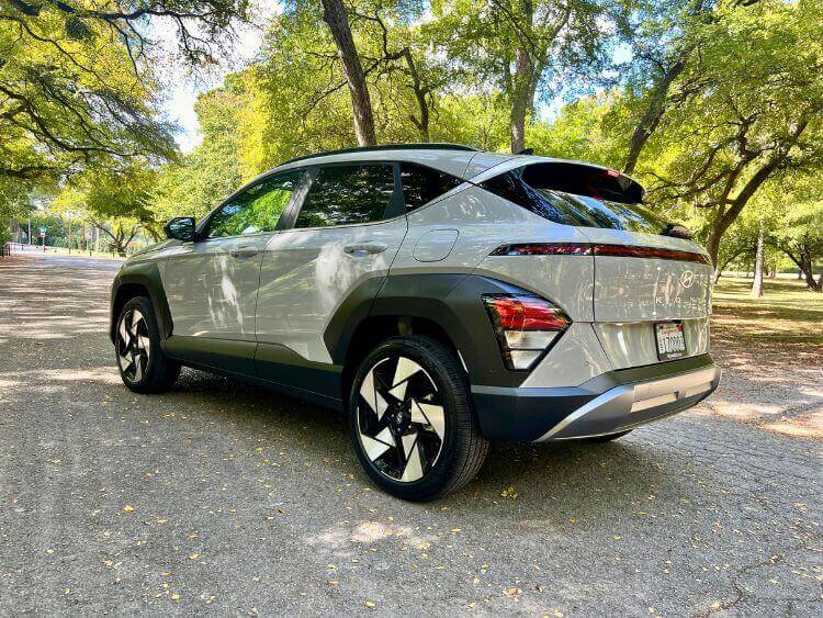 026-hyundai-kona-limited-exterior-3-carpro