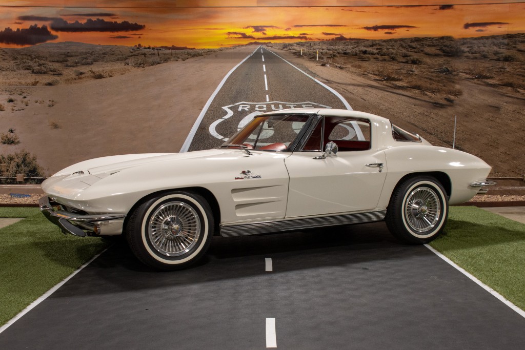 1963-chevrolet-corvette-split-window-barrett-jackson