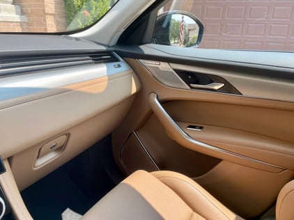 2021-Jaguar-Fpace-cabin-carprousa-1