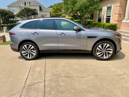 2021-Jaguar-Fpace-profile-carprousa