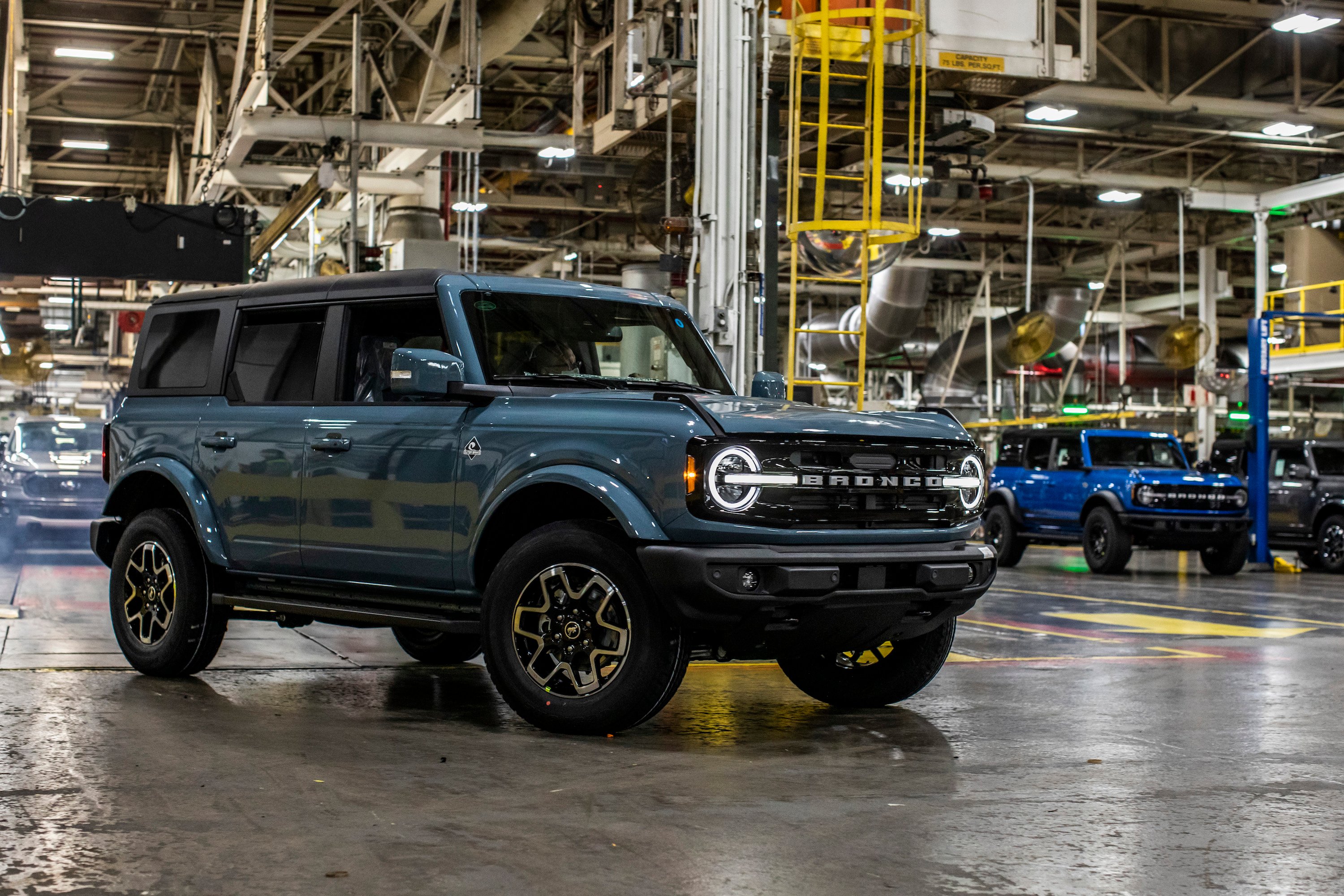 2021-ford-Bronco-production-4-door-credit-ford