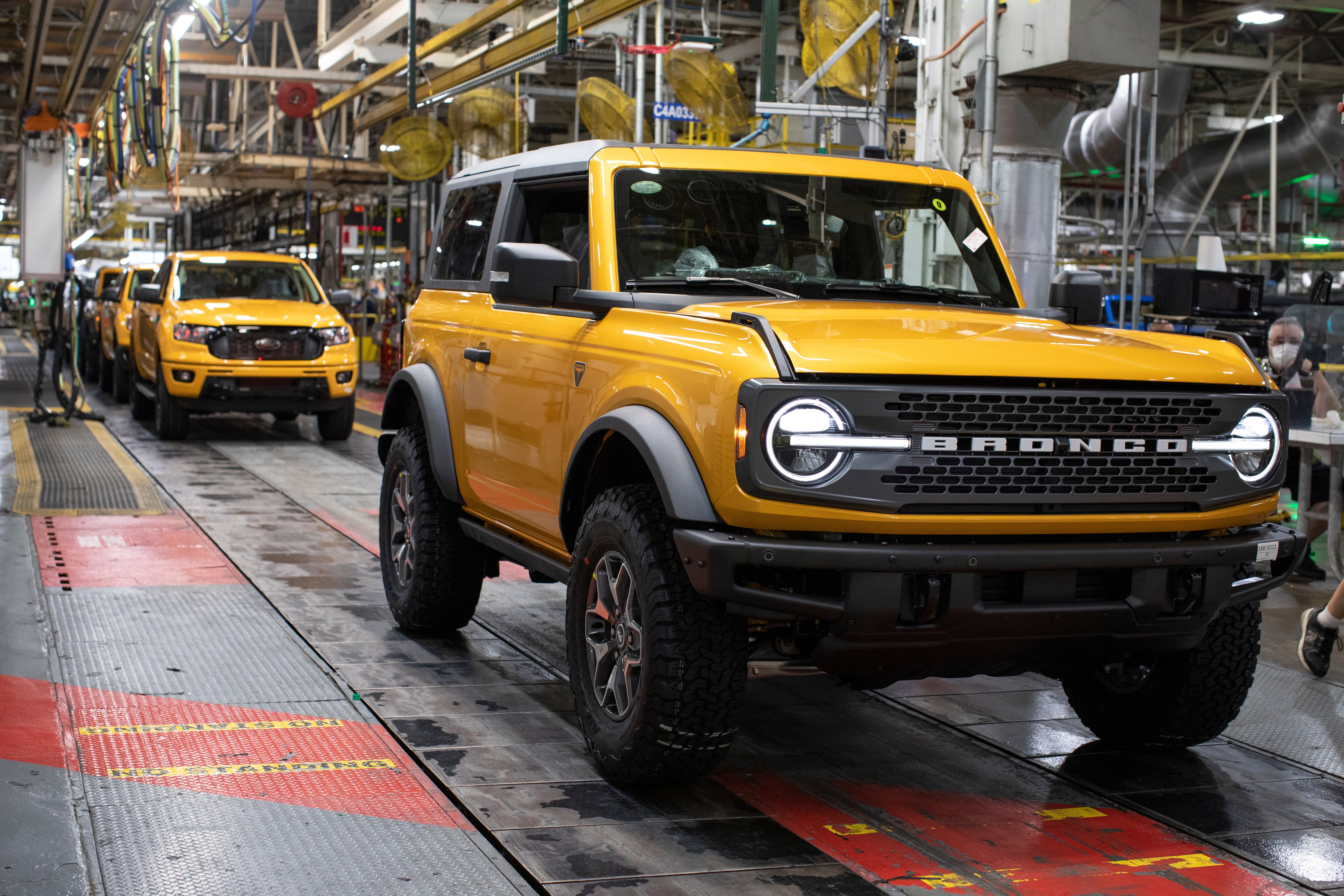 2021-ford-Bronco-production-yellow-credit-ford