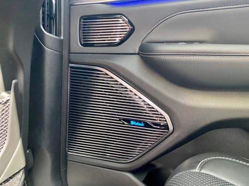 2021-jeep-grand-cherokee-l-mcintosh-speaker-area