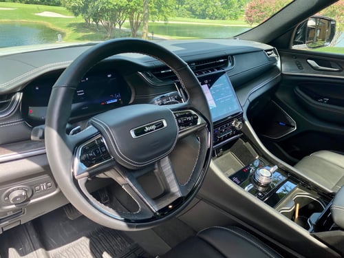 2021-jeep-grand-cherokee-l-steering-wheel
