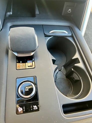 2021-land-rover-discovery-r-dynamic-console-carprousa.