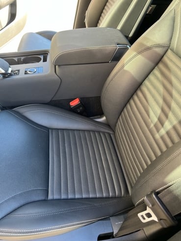 2021-land-rover-discovery-r-dynamic-front-row-carprousa.