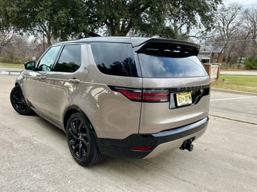 2021-land-rover-discovery-r-dynamic-quarter-profile-carprousa.