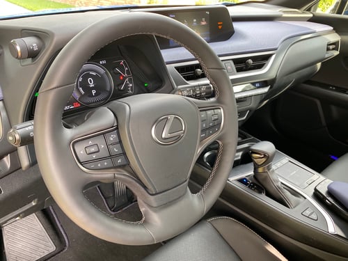 2021-lexus-ux250-steering-wheel-carprousa