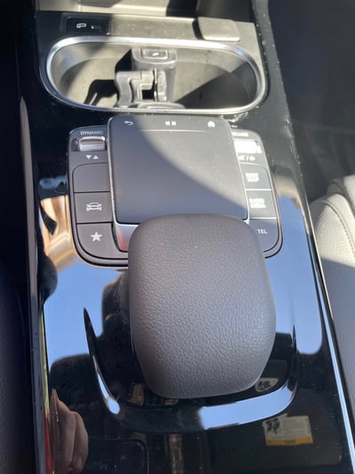 2021-mercedes-benz-a220-console-carprousa