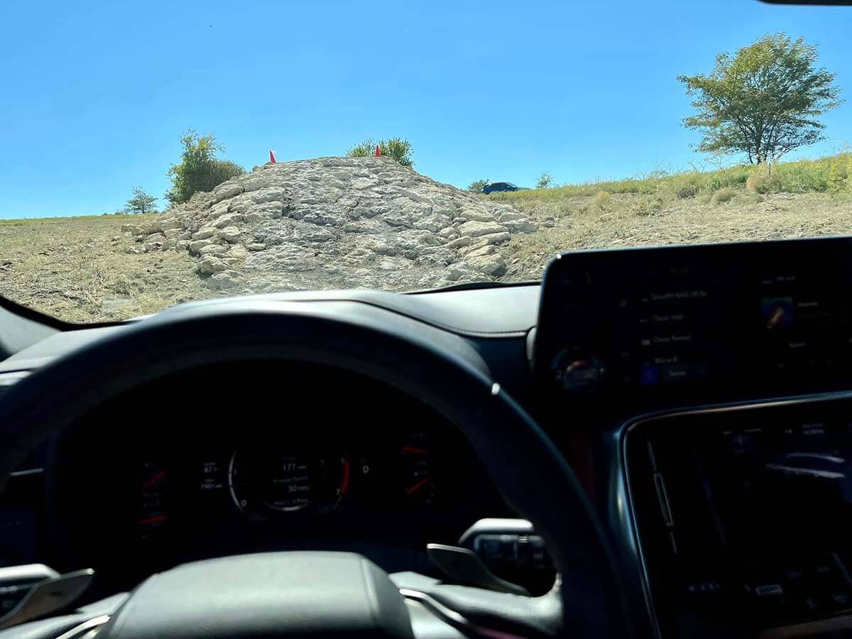 2022 lexus-lx-600 f sport-rock-incline