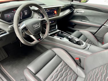 2022-Audi-RS-etron-gt-interior-1-carpro