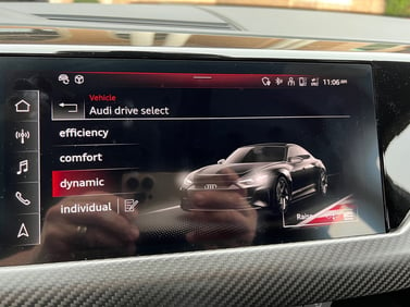 2022-Audi-RS-etron-gt-touchscreen-carpro