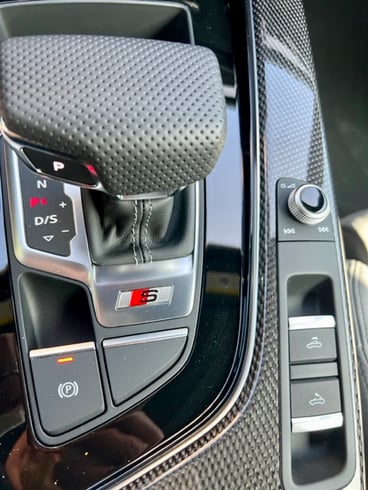 2022-Audi-S5-Cabriolet-center-console-carprousa. (1)