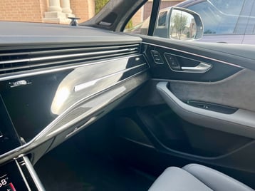 2022-Audi-SQ7-interior-2-carprousa