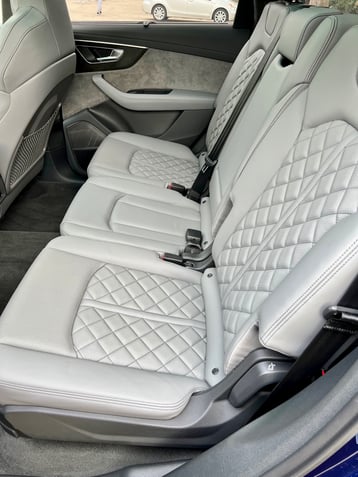 2022-Audi-SQ7-vertical-carprousa