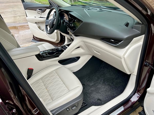 2022-Buick-Envision-Avenir-interior-front-carpro