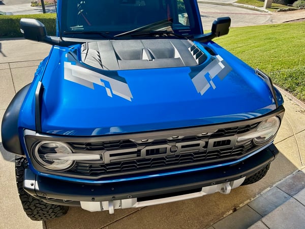 2022-Ford-Bronco-Raptor-hood-graphic-CarPro.