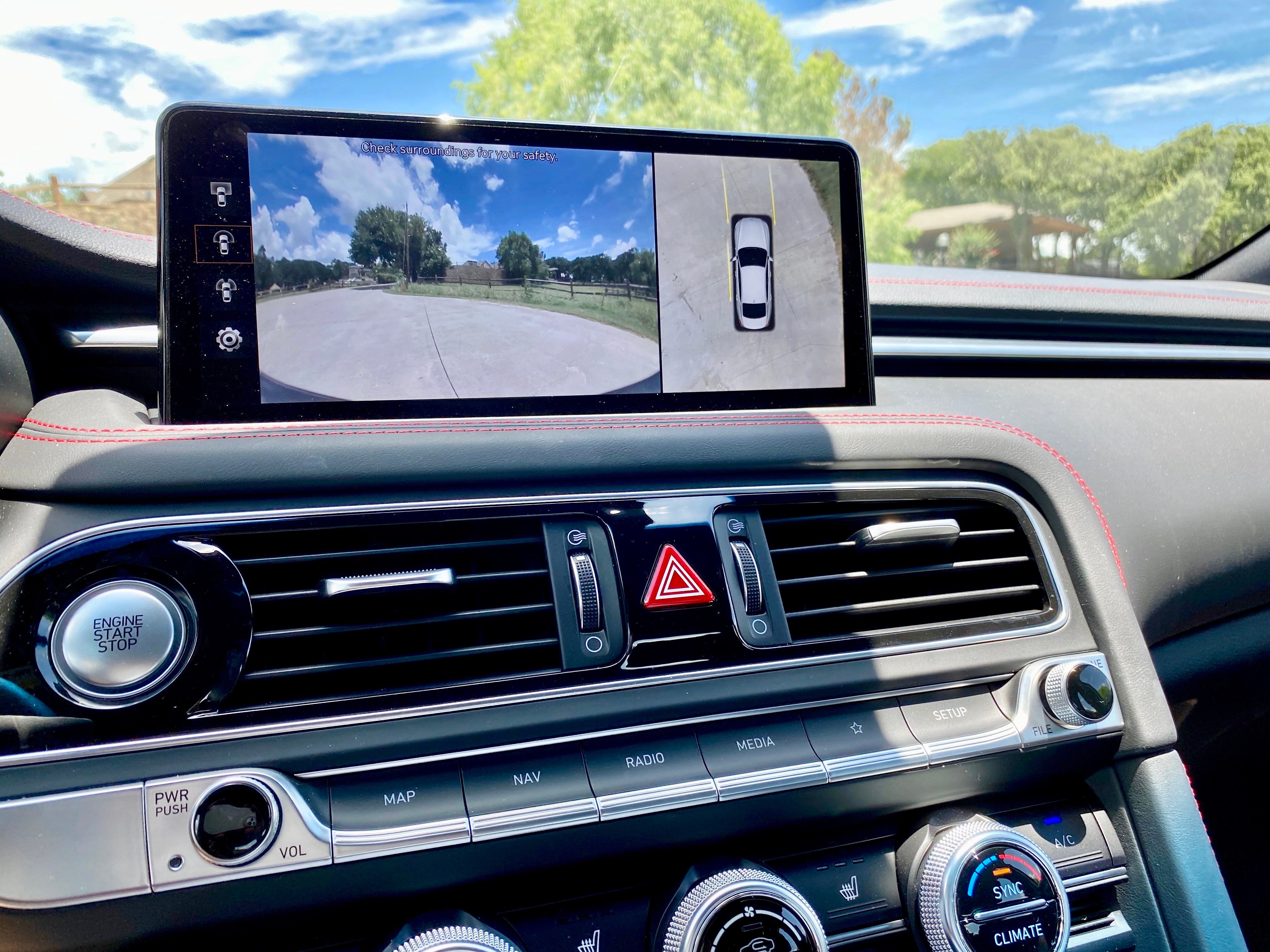 2022-Genesis-g70-panoramic-carprousa