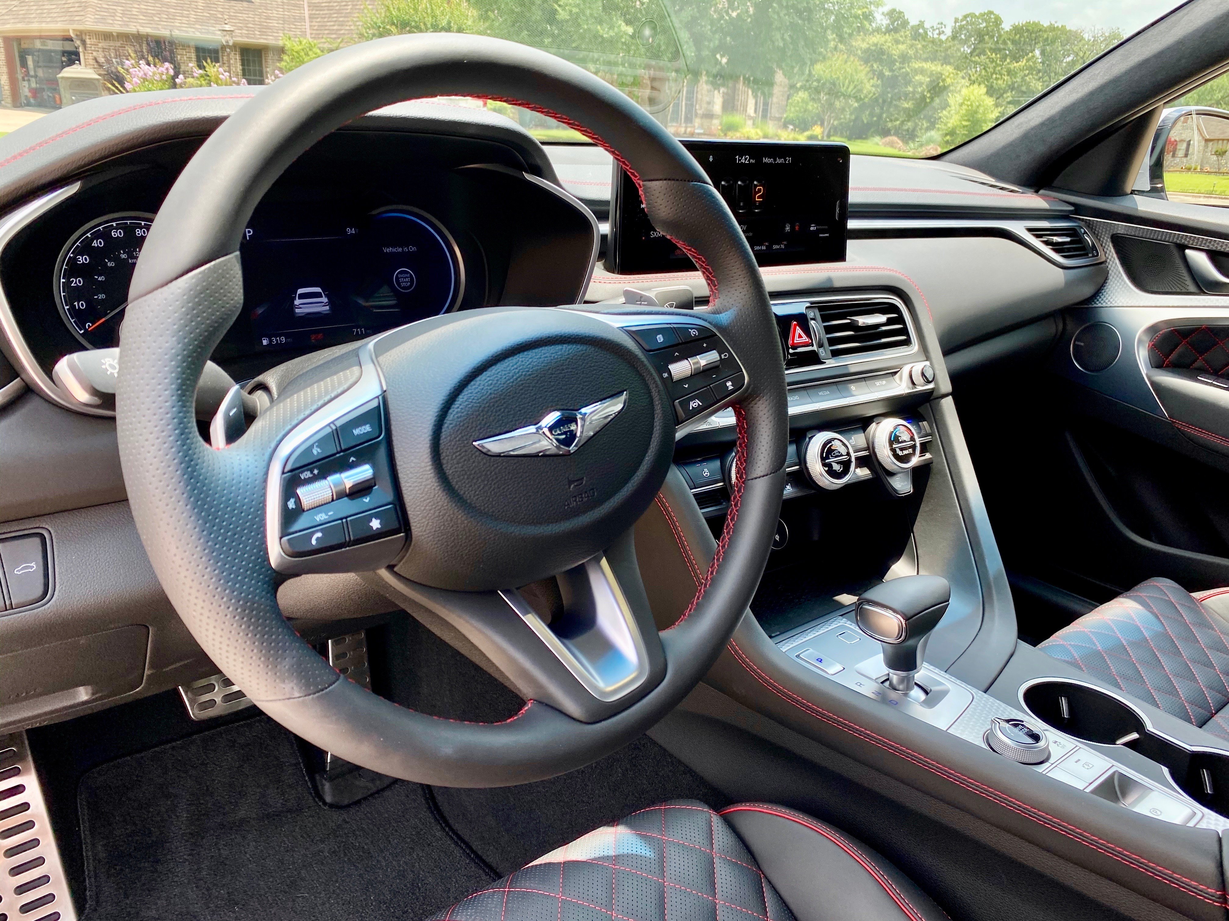 2022-Genesis-g70-steering-wheel-carprousa