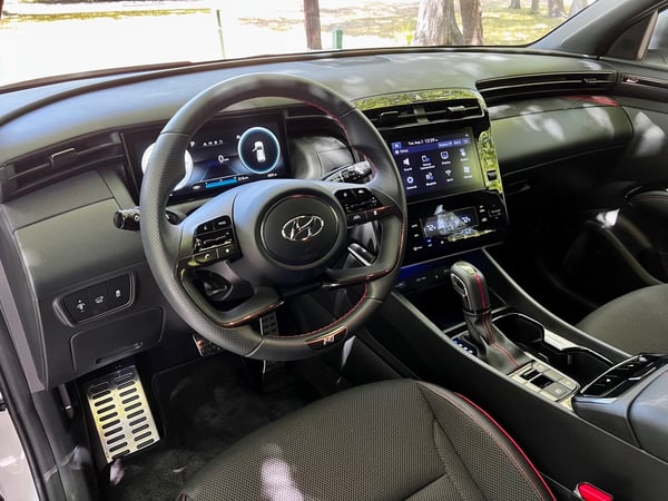 2022-Hyundai-Tucson-NLine-Quartz-wide-cabin-carpro.