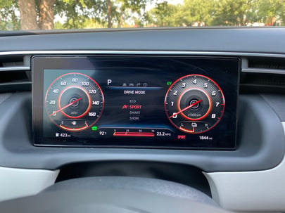 2022-Hyundai-Tucson-digital-display-carprousa.