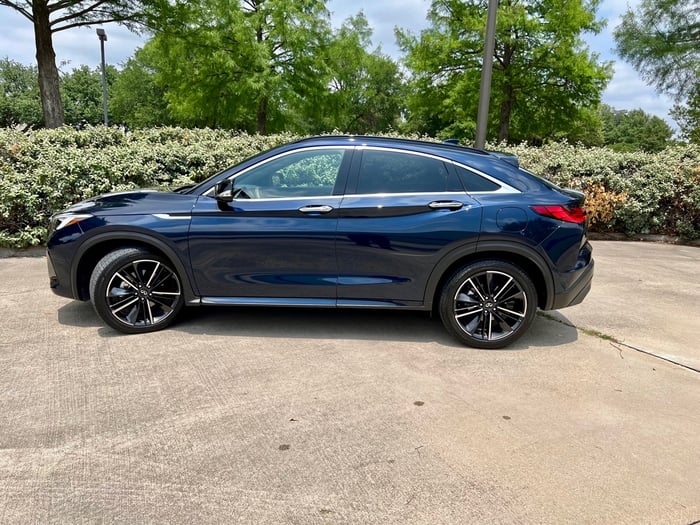 2022-INFINITI-QX55-profile-hermosa-blue-carprousa