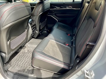 2022-Jeep-Grand-Cherokee-Trailhawk-back-seat-carprousa