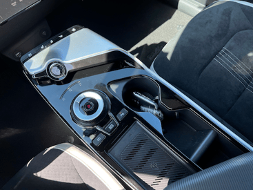 2022-Kia-EV6-GT-center-console-2