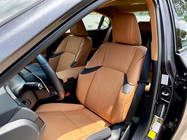 2022-Lexus-ES-300h-drivers-seat-carprousa