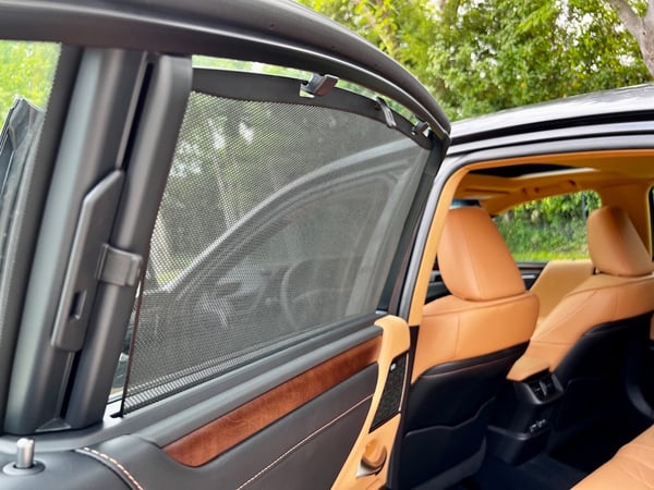 2022-Lexus-ES-300h-ultra-luxury-sunshade-carprousa