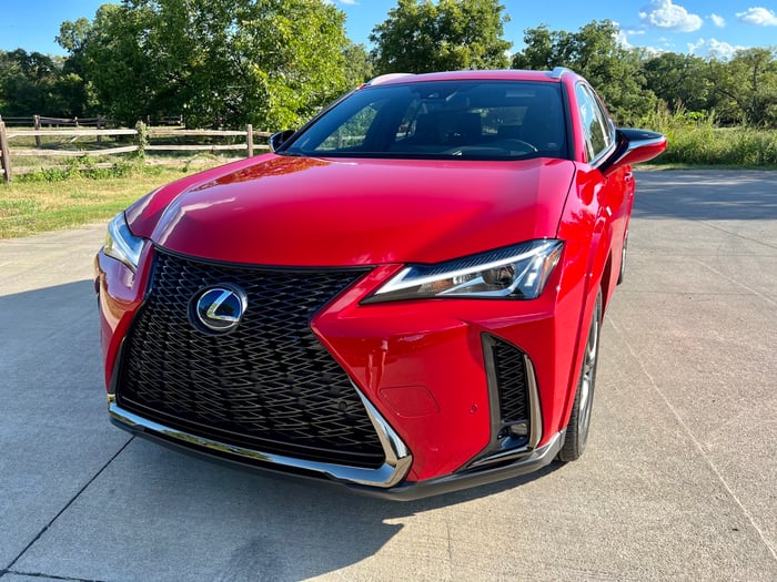 REVIEW: 2022 Lexus UX 250h F Sport Luxury