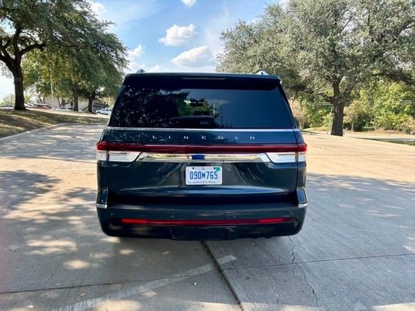 2022-Lincoln-Navigator-L-Reserve-tail-end