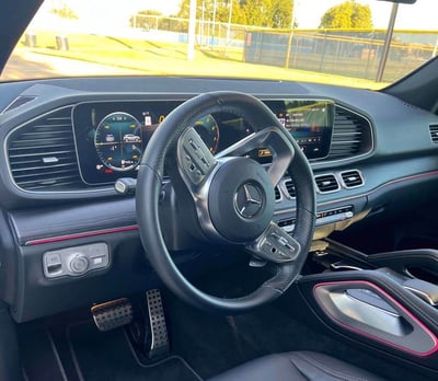 2022-Mercedes-Benz-GLE-450-interior-carpro