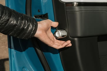 2022-Rivian-R1T-flashlightjpeg