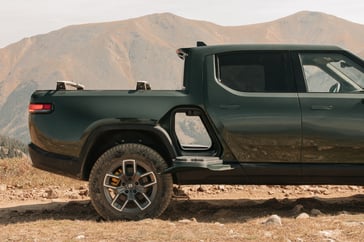 2022-Rivian-R1T-profile