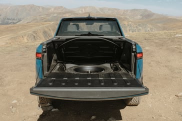 2022-Rivian-R1T-tirej.peg