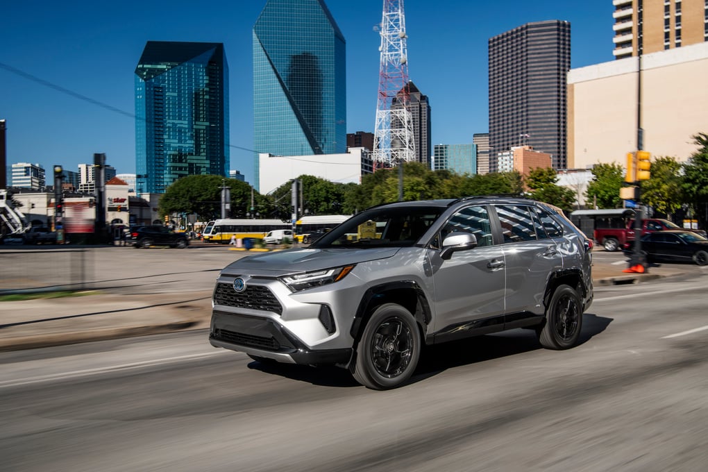 2022 Toyota RAV4 SE Hybrid New for 2022