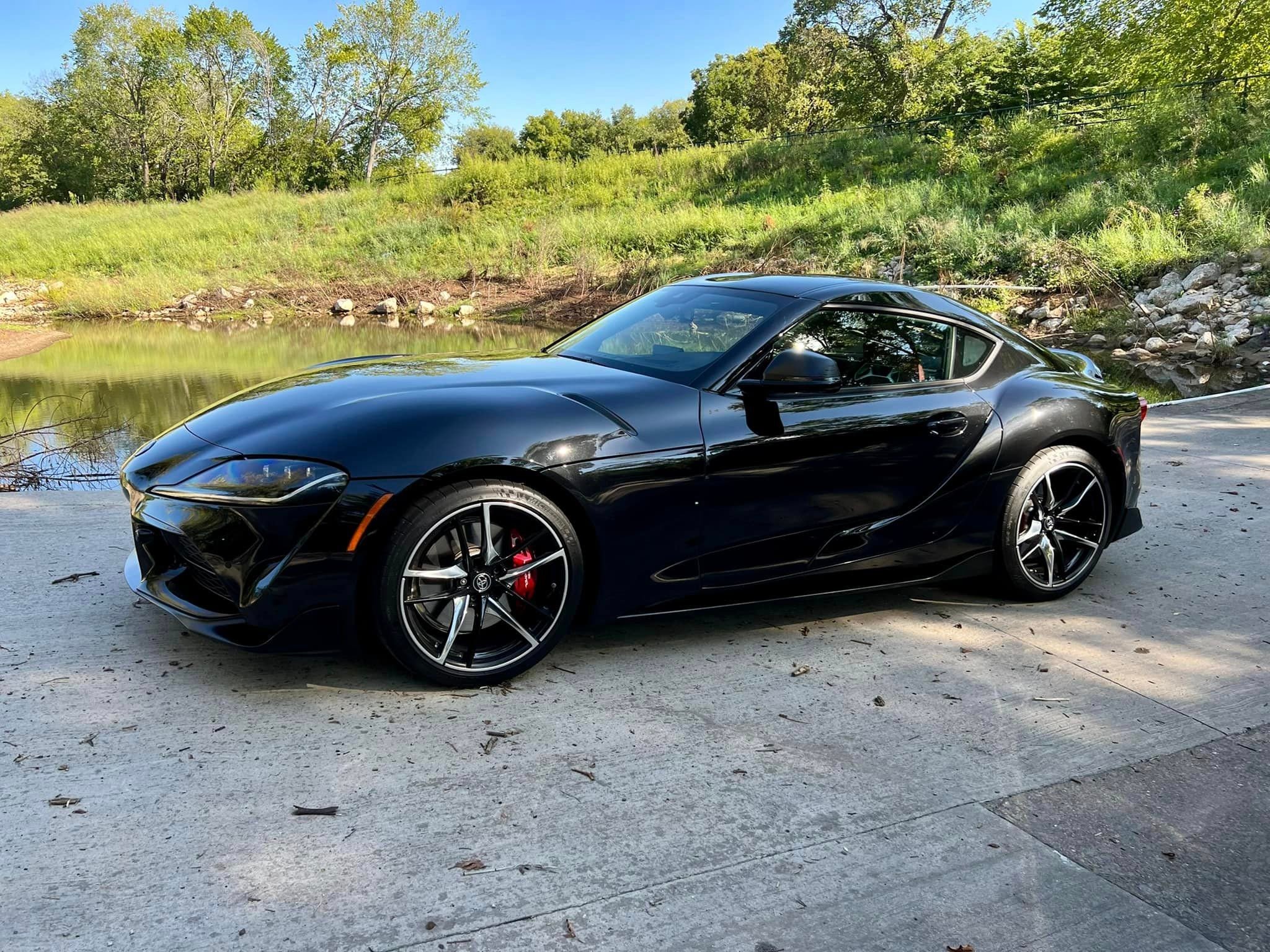 2022-Toyota-Supra-GR-3.0-Premium-Black-Metallic-1