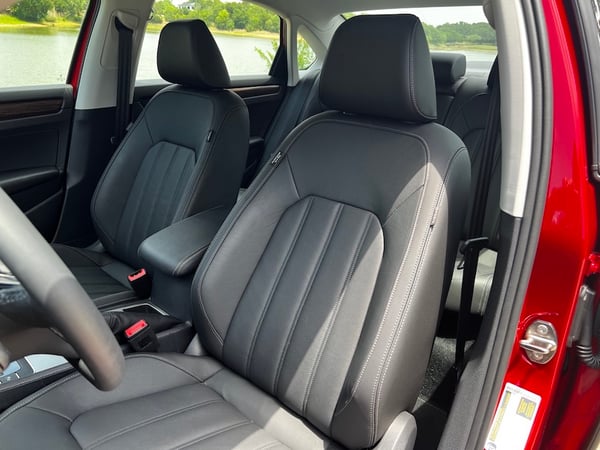2022-Volkswagen-Passat-Limited-front-seats-2.