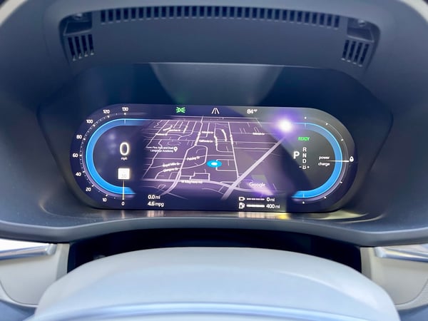 2022-Volvo-XC60-recharge-inscription-digital-display-carpro.jpg 