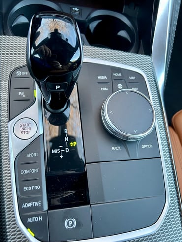 2022-bmw-m440i-console-stack-carprousa