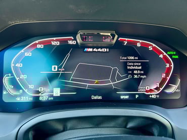 2022-bmw-m440i-driver-display-carprousa