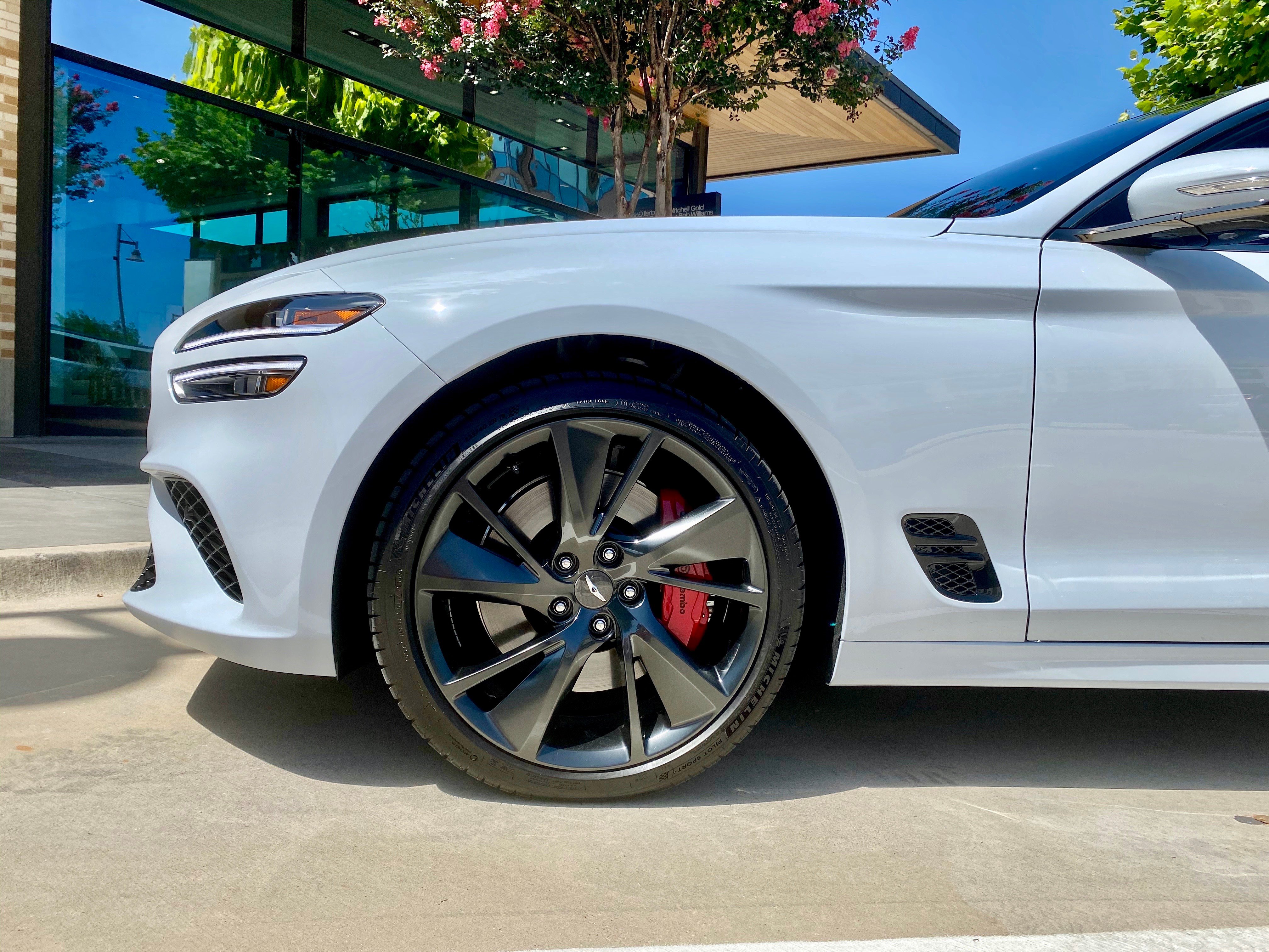 2022-genesis-g70-33t-wide-wheel-carprousa