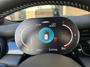 2022-mini-cooper-jcw-driver-display-carprousa