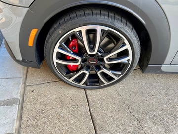 2022-mini-cooper-jcw-wheel-carprousa