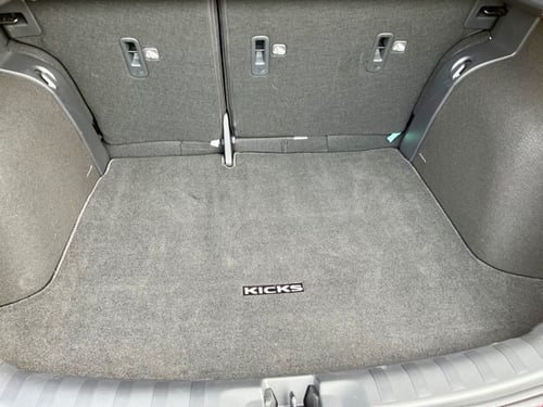 2022-nissan-kicks-sr-cargo-feature-carpro