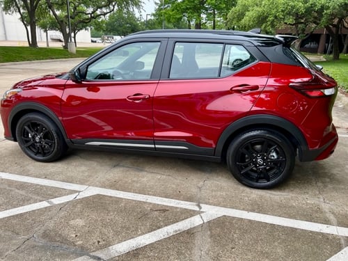 2022-nissan-kicks-sr-profile-parking-feature-carpro
