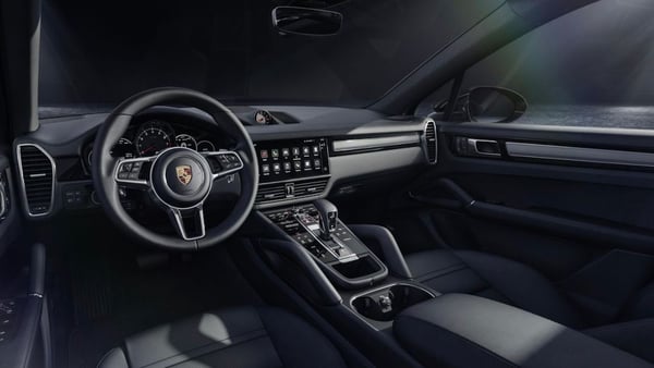 2022-porsche-cayenne-platinum-interior-credit-porsche