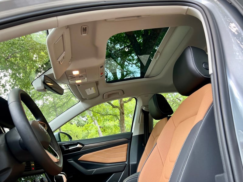 2022-vw-jetta-gear-moonroof-amy-carprousa