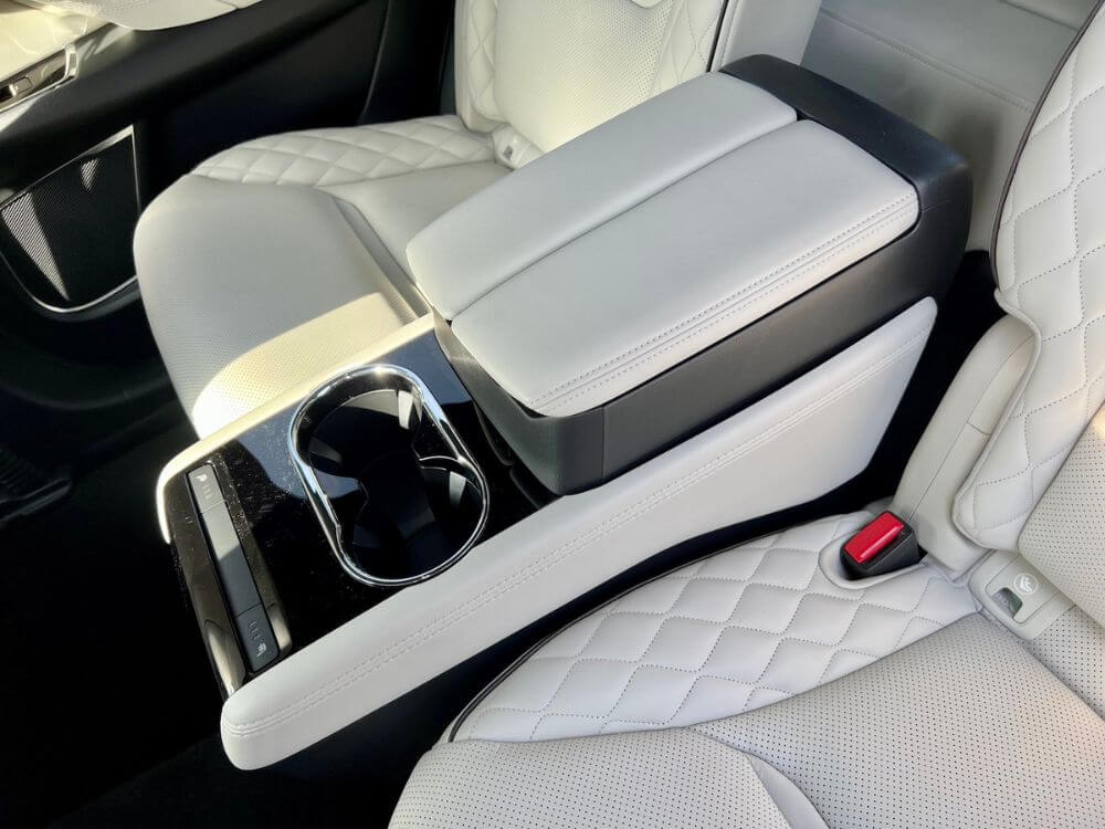 2023 Mazda CX-9 2nd-row armrest